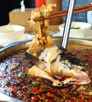 鮮椒牛蛙魚頭火鍋