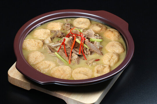 油豆腐燜拆骨肉