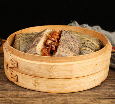 傳統(tǒng)美食荷香糯米雞
