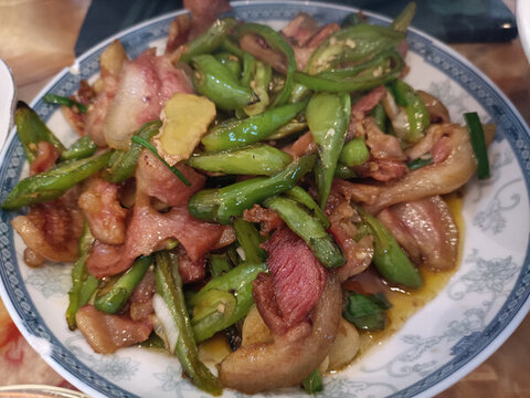 豬頭肉炒辣椒