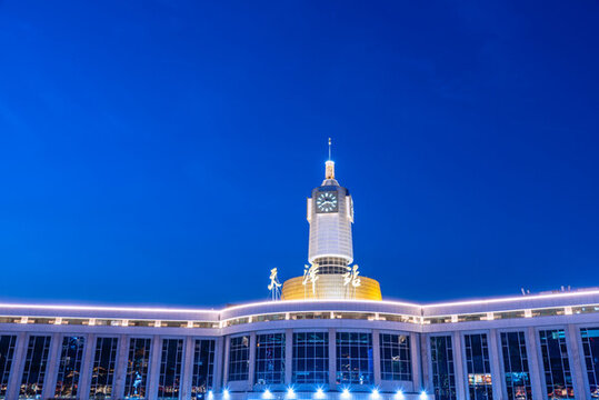 中國(guó)天津站建筑外部夜景