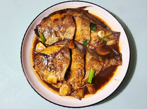 燒汁鯧魚(yú)