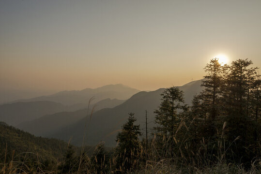傍晚夕陽(yáng)山景