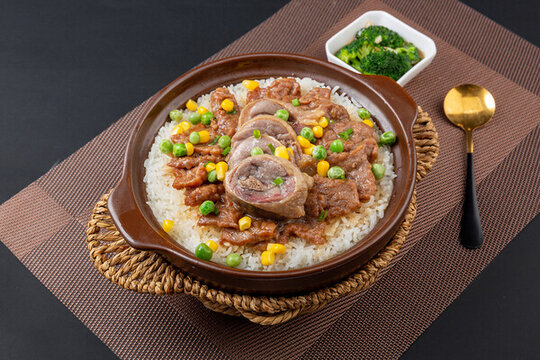 牛肉拼臘鴨煲仔飯