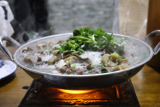 樂(lè)山蹺腳牛肉湯鍋