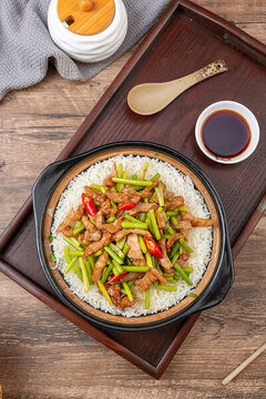 蒜苔肉絲煲仔飯