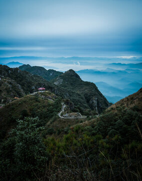陰那山