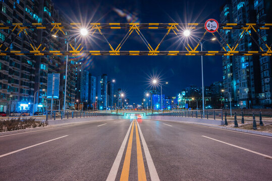 城市道路主干道燈光星芒夜景