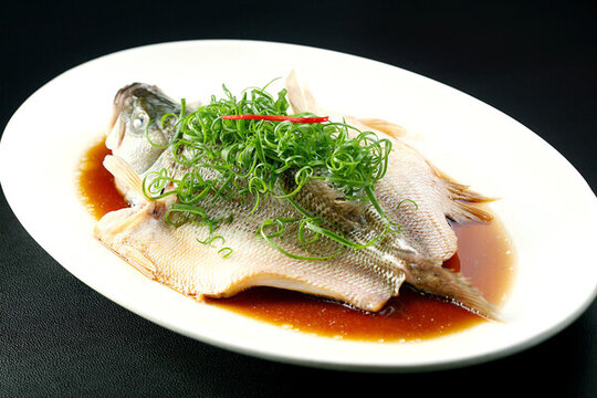 清蒸鱸魚(yú)