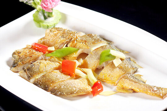 煎黃魚(yú)
