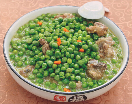 碗豆燉排骨