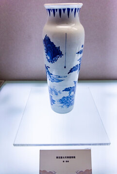 明崇禎青花喜從天降圖筒瓶