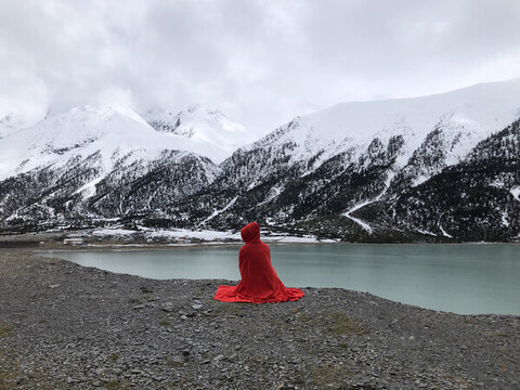雪山女人