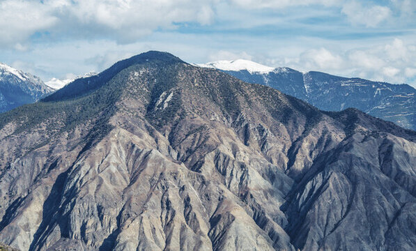 云南迪慶州214國道石山巖體