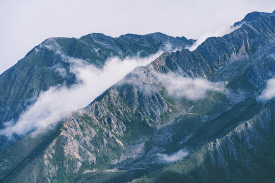 云南德欽縣白馬雪山的崇山峻嶺