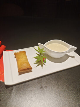 魚翅春卷配奶油蘑菇湯2