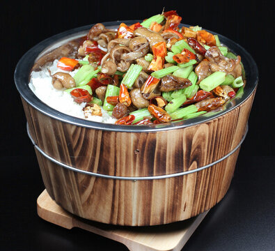 肥腸木桶飯