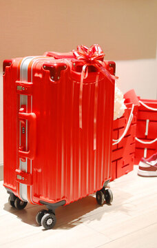 结婚红色旅行箱