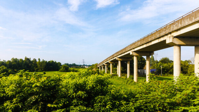 綠皮火車(chē)旅途窗外所見(jiàn)