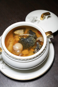 桂圓烏雞湯