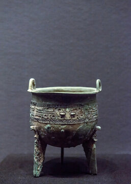 盤(pán)龍城出土商代青銅鼎