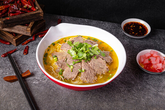 金湯酸菜牛肉面