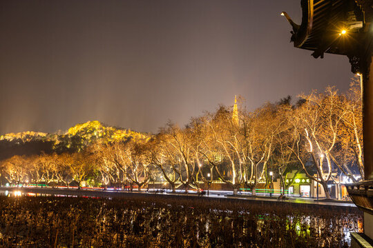 杭州西湖寶淑塔北山路夜景