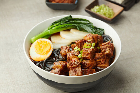 牛腩墨魚(yú)面面