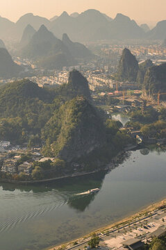桂林市漓江山水疊彩山