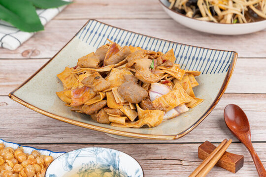 豆皮燒肥腸