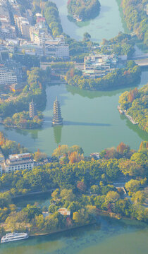 桂林市漓江杉湖日月雙塔