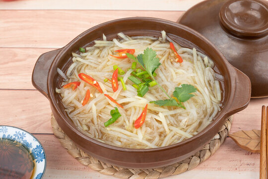 蘿卜土豆絲砂鍋