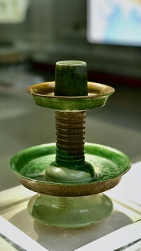 鞏義博物館唐代三彩燈臺