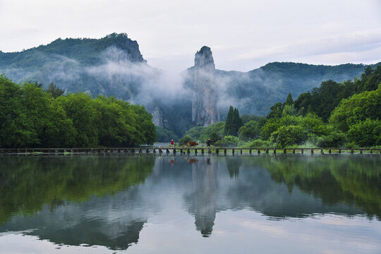 浙江省縉云仙都鼎湖峰晨景