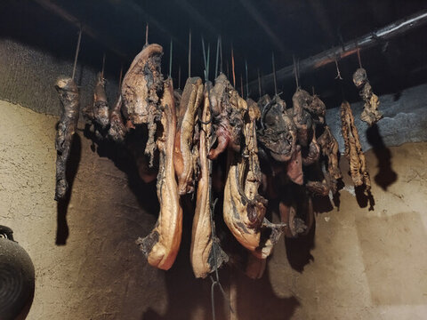 湖南農(nóng)村薰臘肉