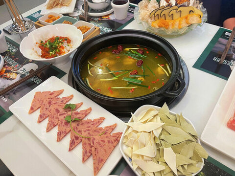 菌湯火鍋