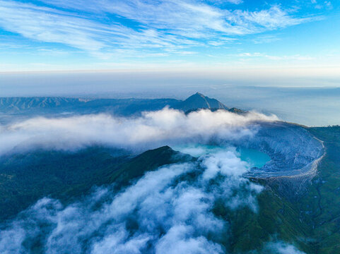 印尼伊真火山和云海