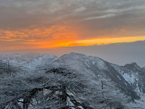 爬山