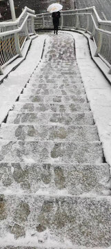 雪后樓梯