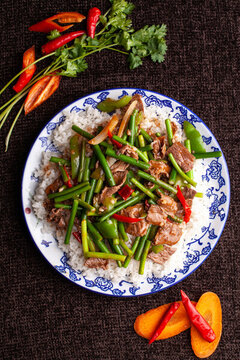 蒜苔炒牛肉蓋飯