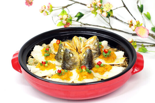 砂鍋生焗小黃魚(yú)