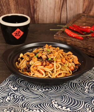 柳州風(fēng)味干拌螺螄粉