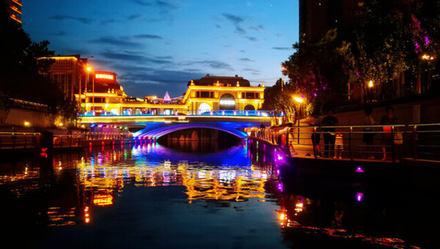 北京之旅夜游亮馬河