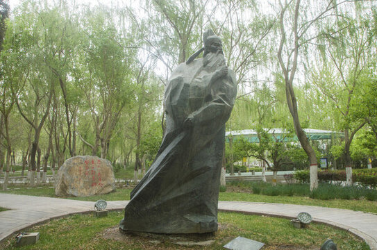 岑參銅像