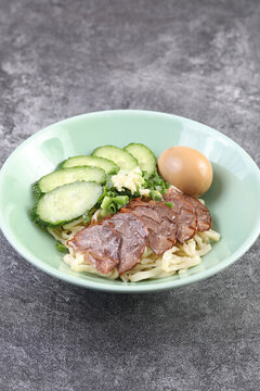 牛肉蔥香拌面