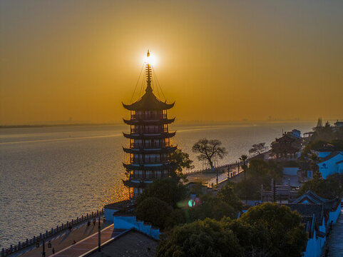 晚霞夕陽古塔