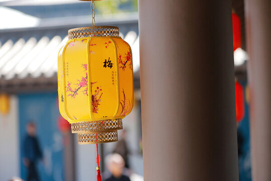 广州文化馆里的黄色灯笼装饰