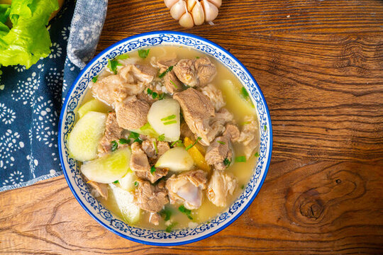 冬季養(yǎng)生湯蘿卜羊肉湯