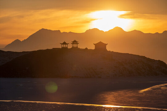 冬季新疆賽里木湖日落風景