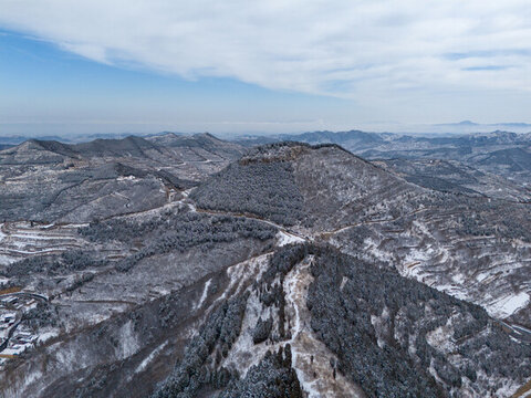 濟南彩西路劈山雪景